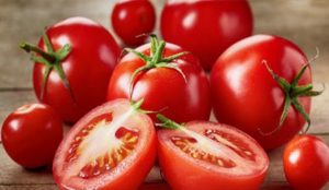 فوائد و اضرار اكل الطماطم على الريق